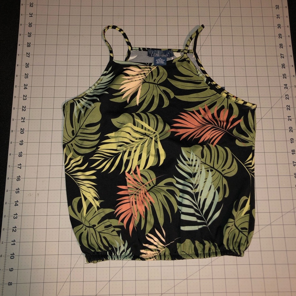 Lark + Grey. Leaf Top. Size Medium. Black/Green Multi Color.
